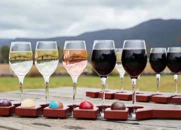 GT wine Day2 9798 Choc and wine paddle2