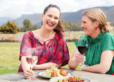 GT wine Day2 9840 ladies smiling