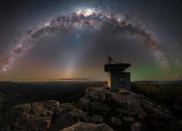 Reids lookout firetower milky way LR