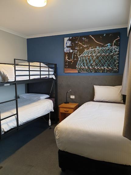 2 bedroom apartment 1 king 1 single 1 bunk Best Western Apollo Bay 2nd bed
