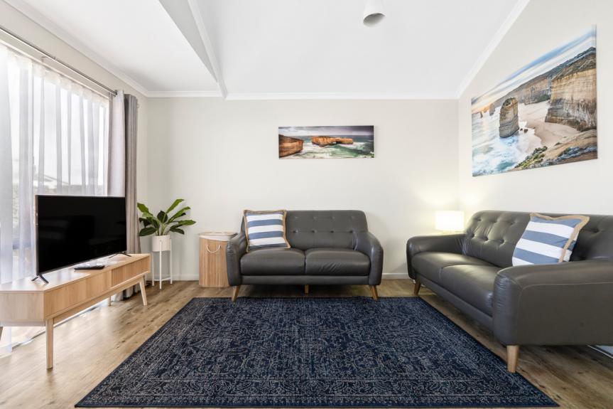Garden Apt Living area