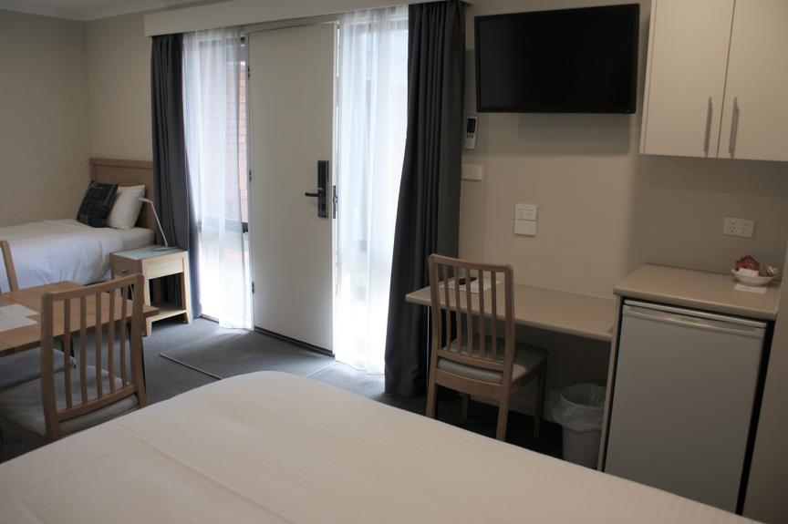 Twin Motel Room 1 king bed 1 long single bed Best Western Motel Apartments long single 6