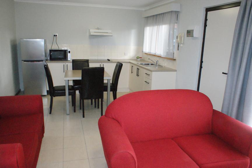 Two bedroom apartment 1 king bed and 2 single beds Best Western Apollo Bay kitchen